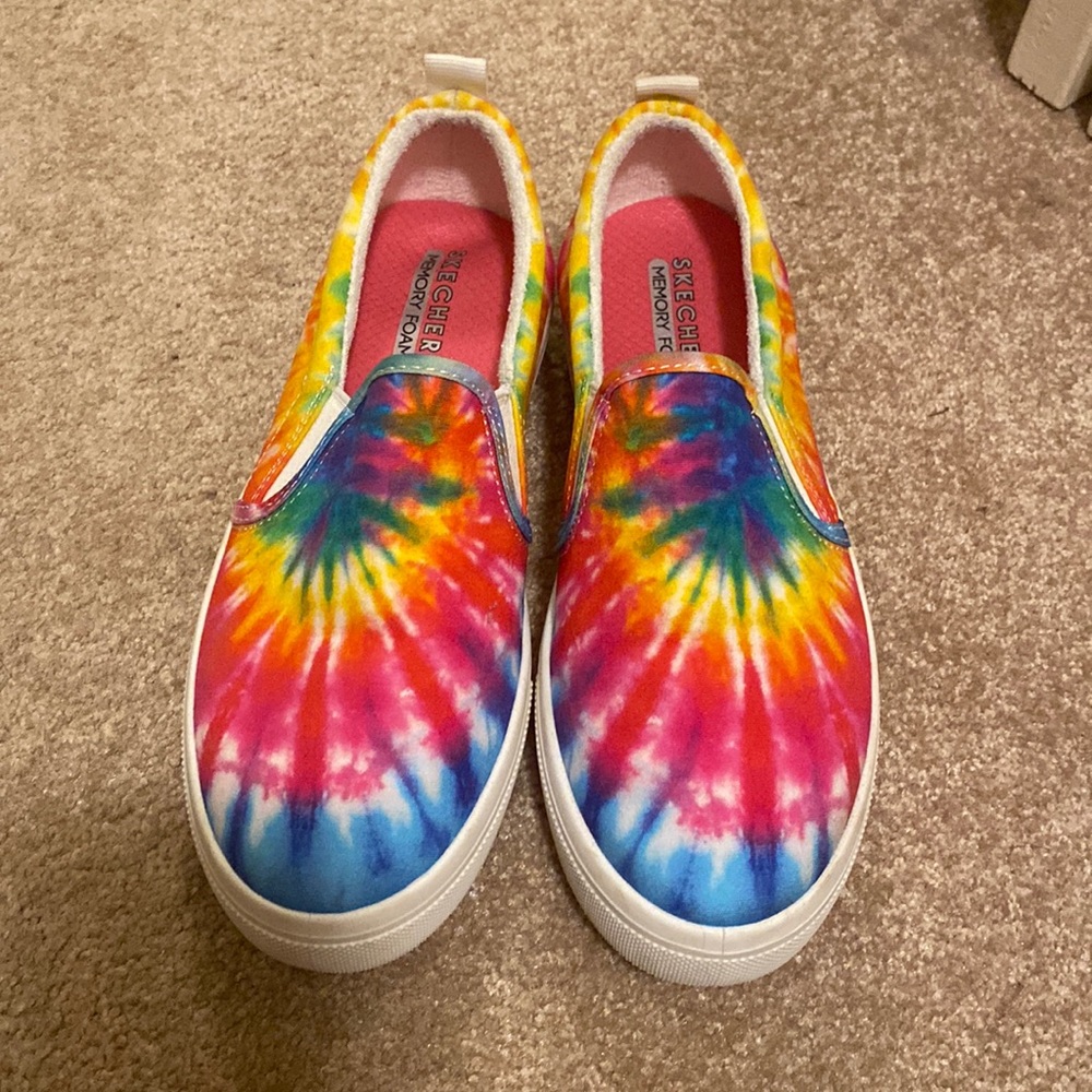 Tie-dye Skechers